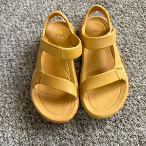 Teva Hurricane Drift in Sunflower
